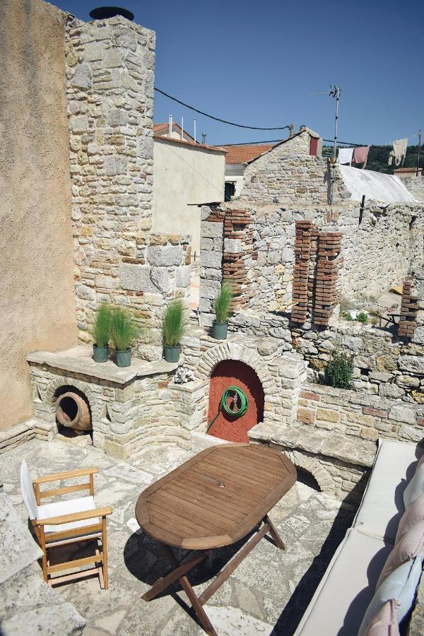 Yi Artistry 1-Bedroom Medieval Holiday House Kalamoti Exterior foto